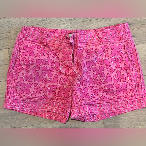 Vineyard Vines bright Pink and White  Patterned Women's Shorts - Picture 1 of 3